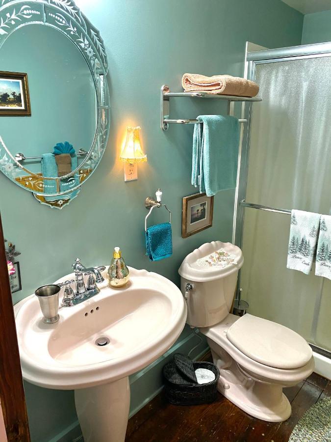 The Bella Ella Bed And Breakfast Канандейгуа Экстерьер фото