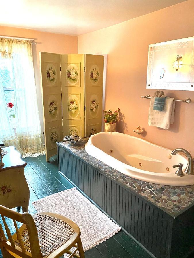 The Bella Ella Bed And Breakfast Канандейгуа Экстерьер фото